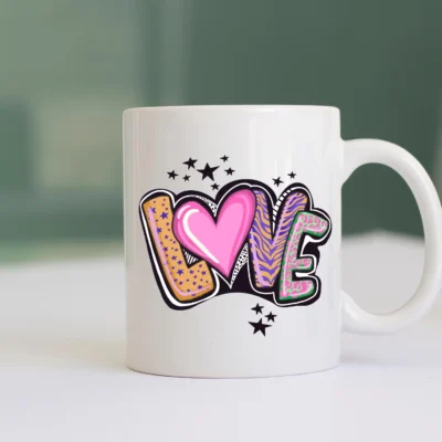 Cana personalizata Love Pop Art — cadou artistic si colorat pentru zi de nastere
