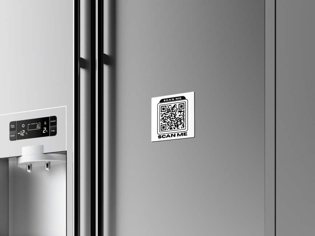 Magnet QR personalizat Bold Square — design patrat indraznet pentru afaceri si brand