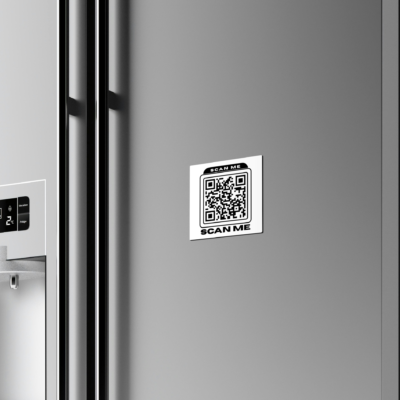 Magnet QR personalizat Bold Square — design patrat indraznet pentru afaceri si brand